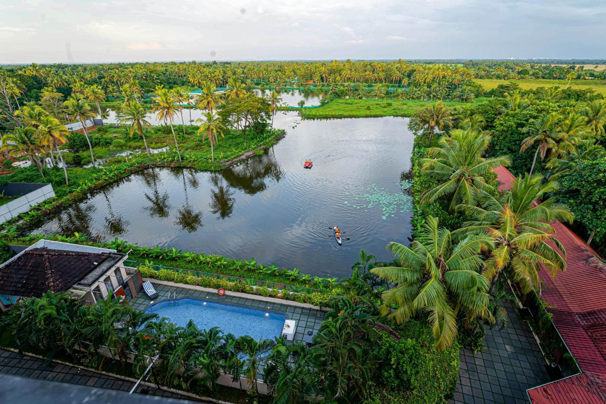 Kumarakom Park Resort Exterior photo